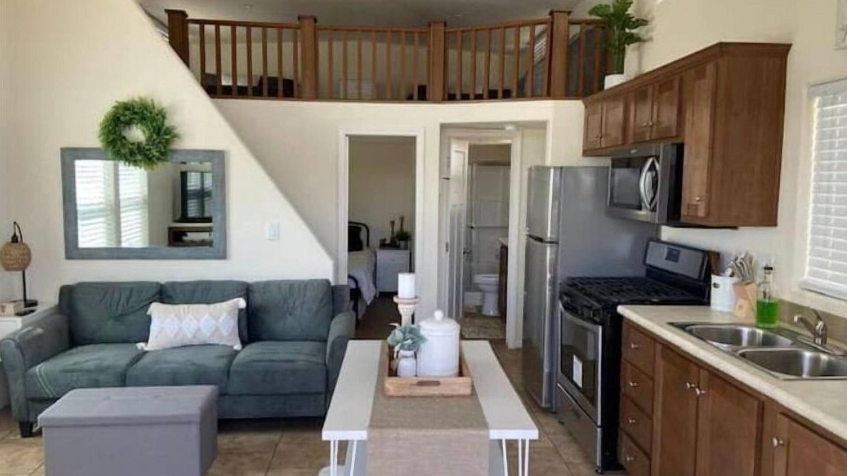 Ehrenberg House | Classy River Oasis