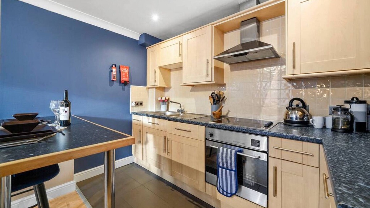 Warwick Apartment | Claverdon House · Modern Warwick Apartment sleeps 3 - Inspire Homes