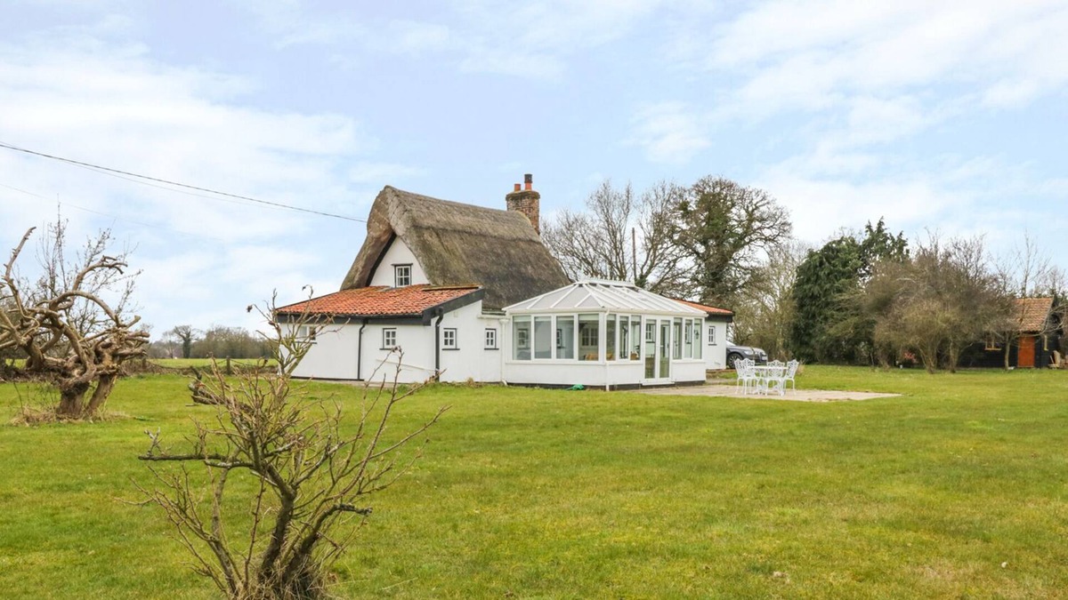 Eye Cottage | CLAY STREET, family friendly, character holiday cottage in Eye