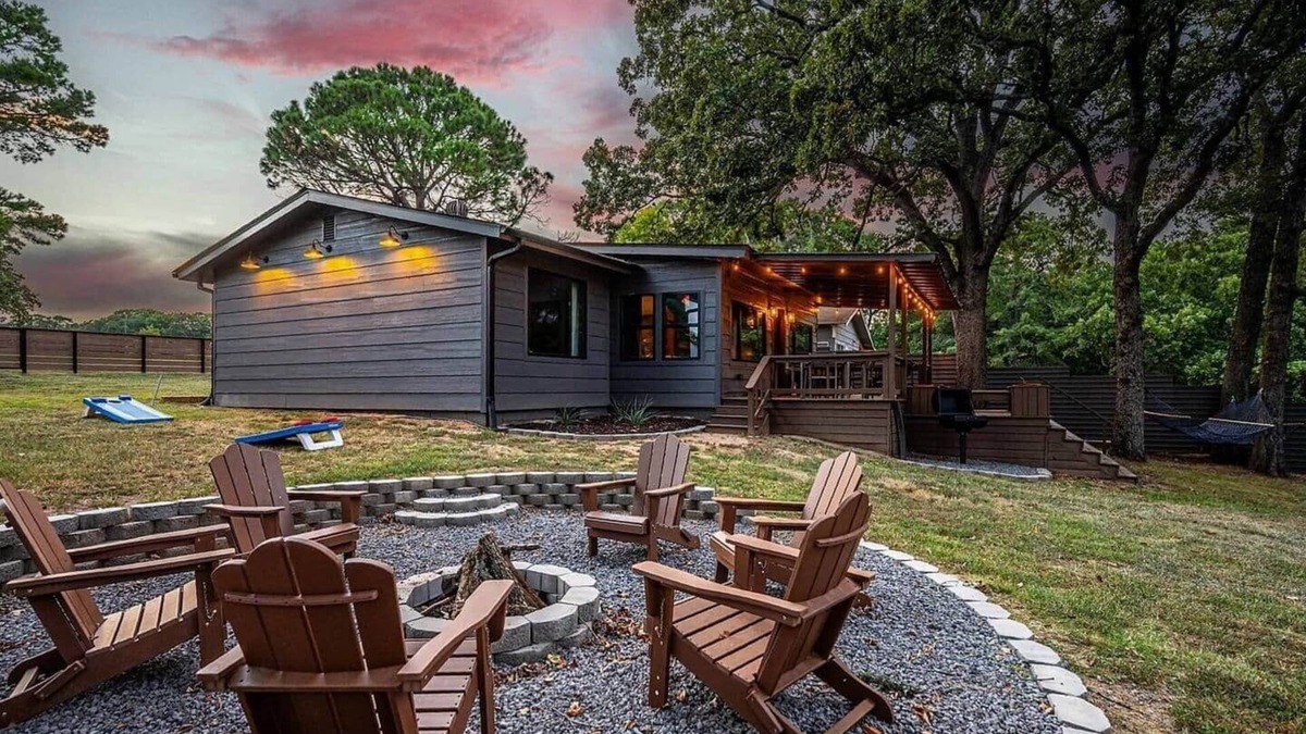 Kingston House | Clayts Lake Escape