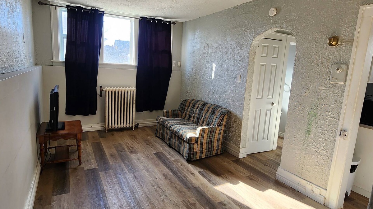 South Central Apartment | Clean 1 bedroom apartment