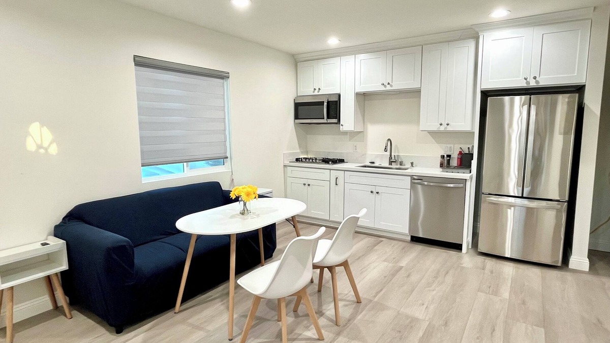 Santa Ana Heights House | Clean 1b1b near Disneyland