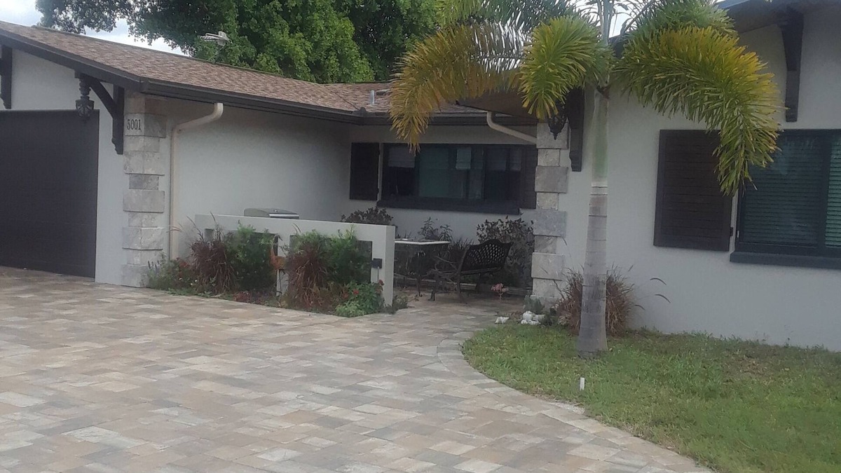 Yacht Club House | Clean affordable Vac. rental suite 2 miles to beachn3 priv, rms. Liv, Bed, Bath