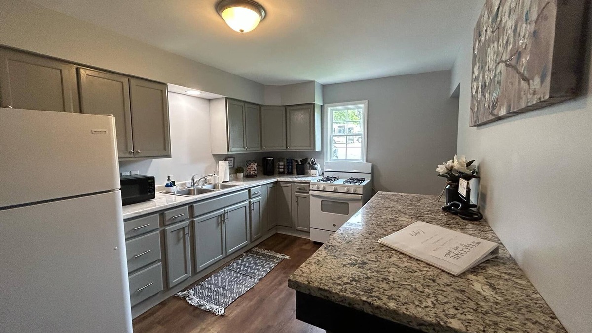 Williamsburg House | Clean and cozy 4 Bed, 2 Bath home- Sleeps 11- Close to university-