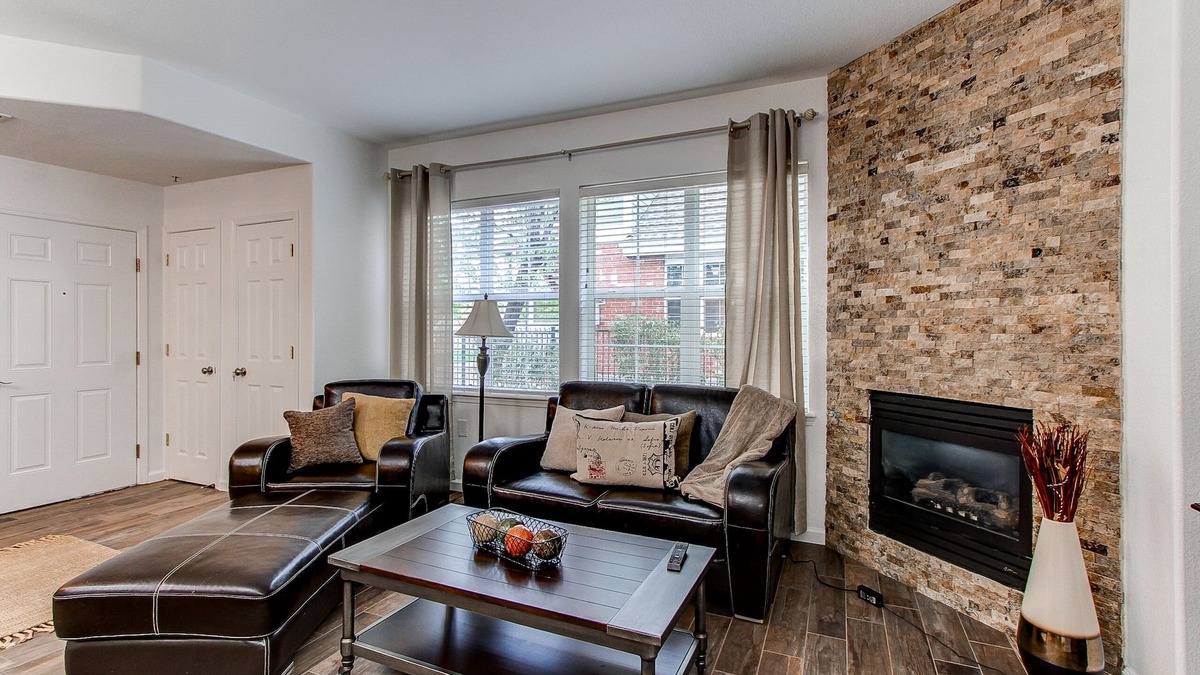 Aurora Condo | Clean and Cozy Centennial Area Main Floor Condo