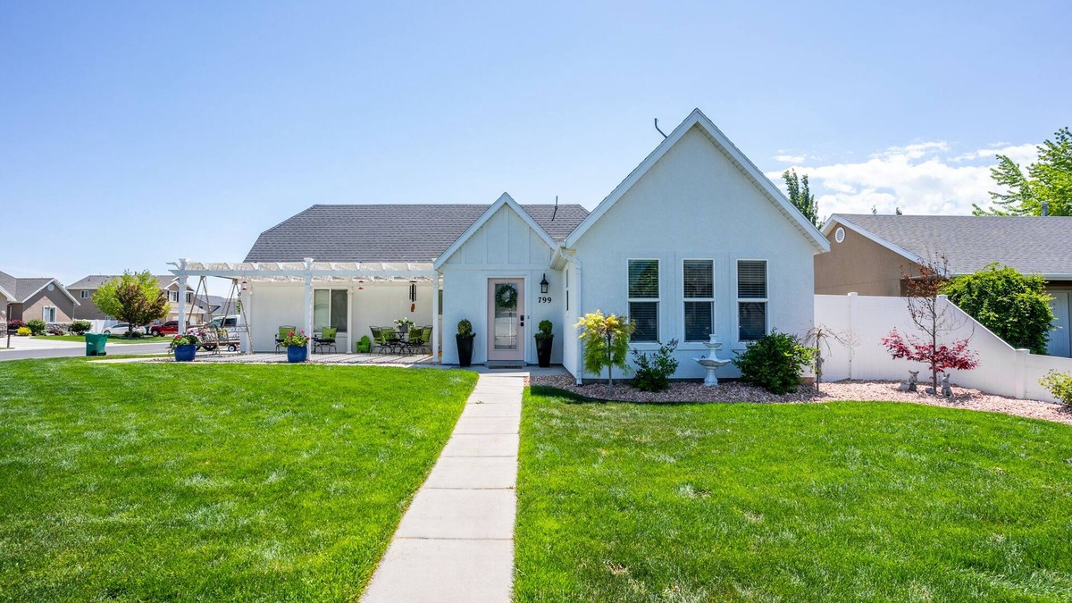 Lehi House | Clean and Quaint Getaway