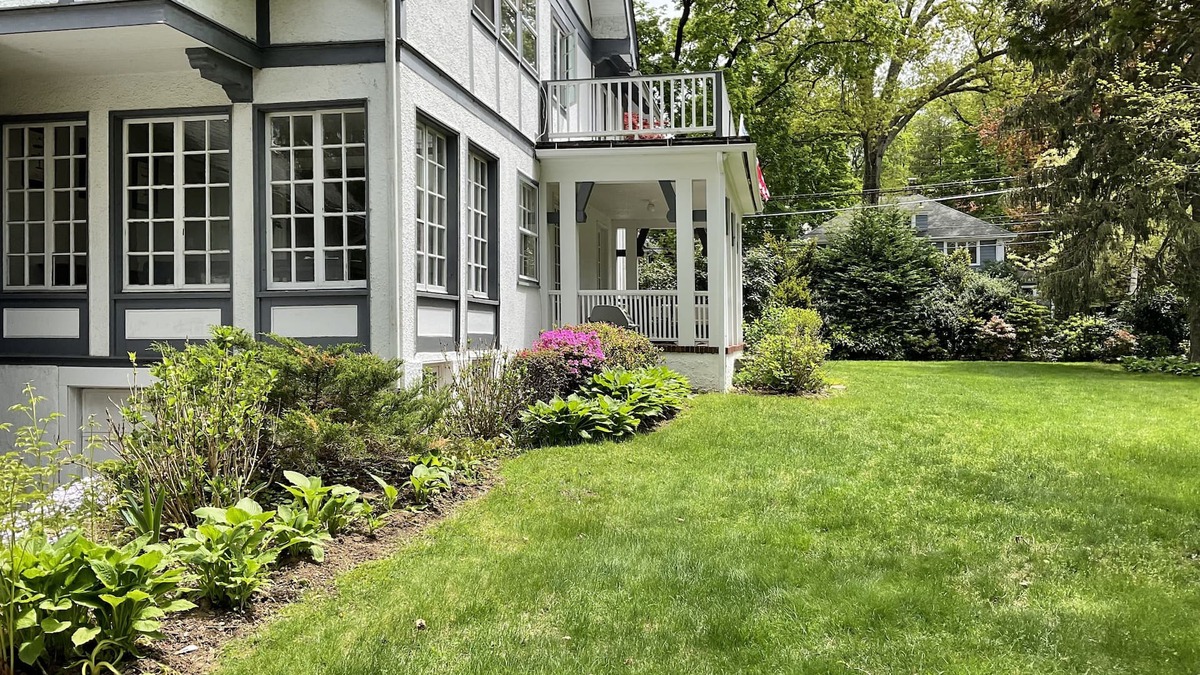White Plains House | Clean and spacious home