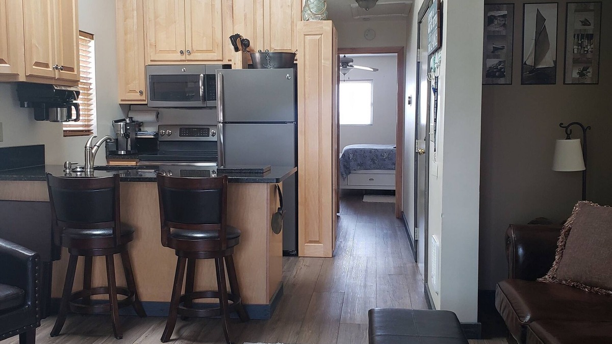 Oak Harbor Condo | Clean, beautiful condo by Lake Erie! Perfect getaway for a family of four.