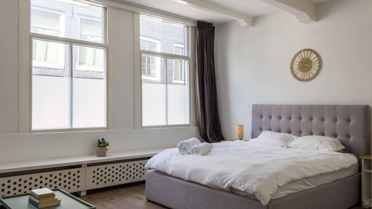 Burgwallen Nieuwe Zijde Apartment | Clean, central apartment