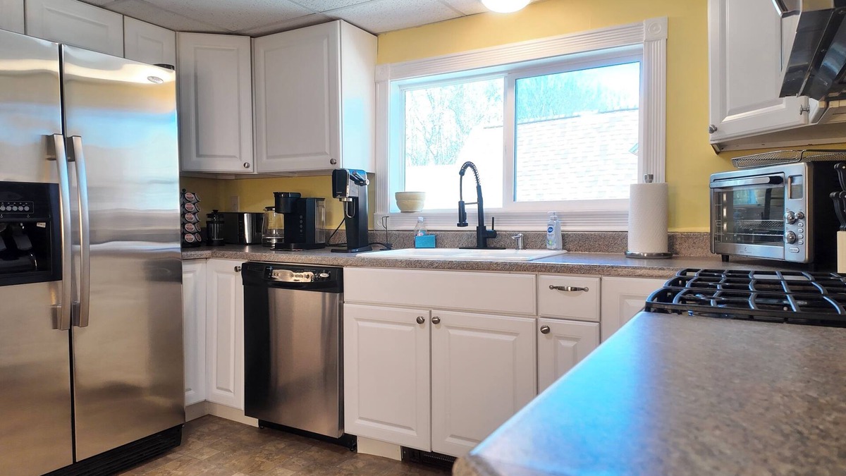 Concord Apartment | Clean Central Spacious Top Unit w/Laundry