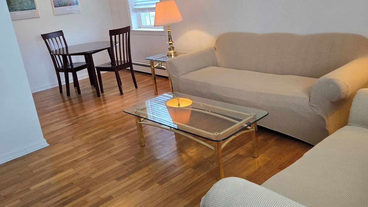 Clifton Condo | Clean, centrally located and updated condo, close to all NYC airports & MetLife