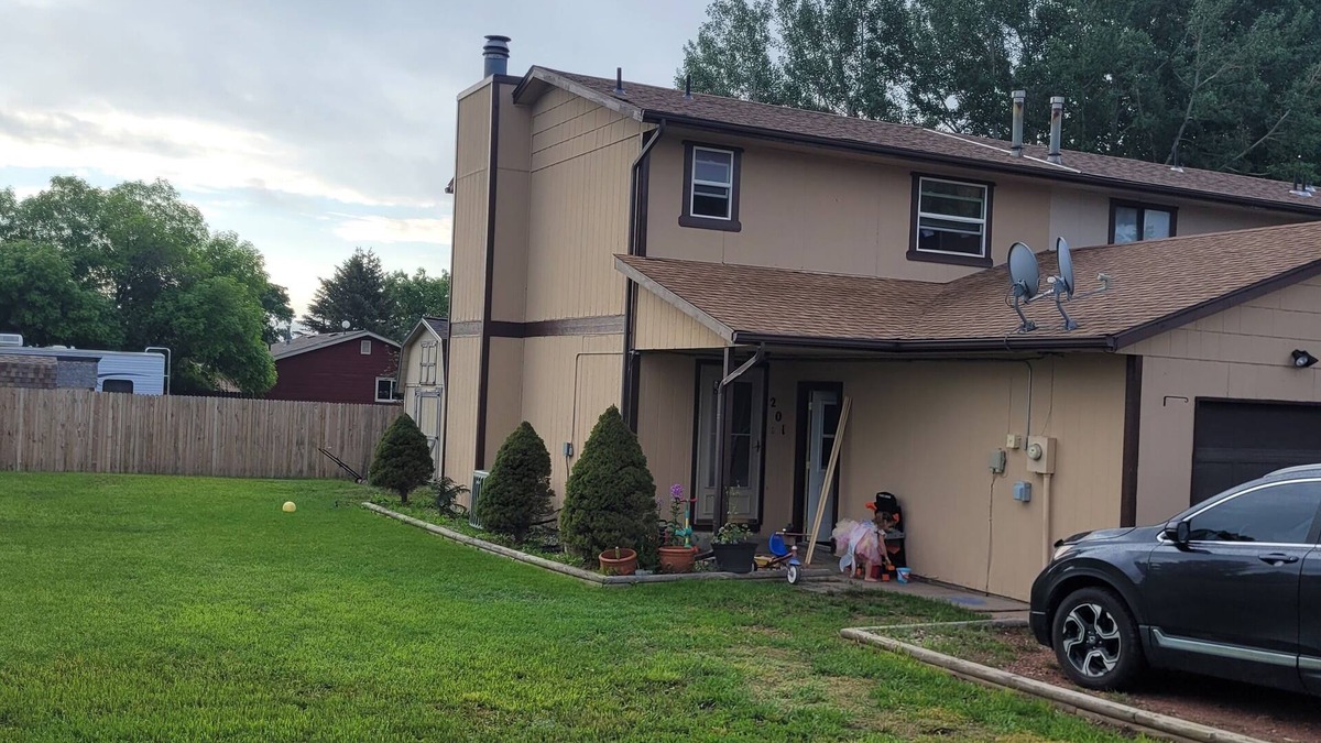Douglas House | Clean & Comfortable 2 bedroom townhome with full amenities in Douglas, WY