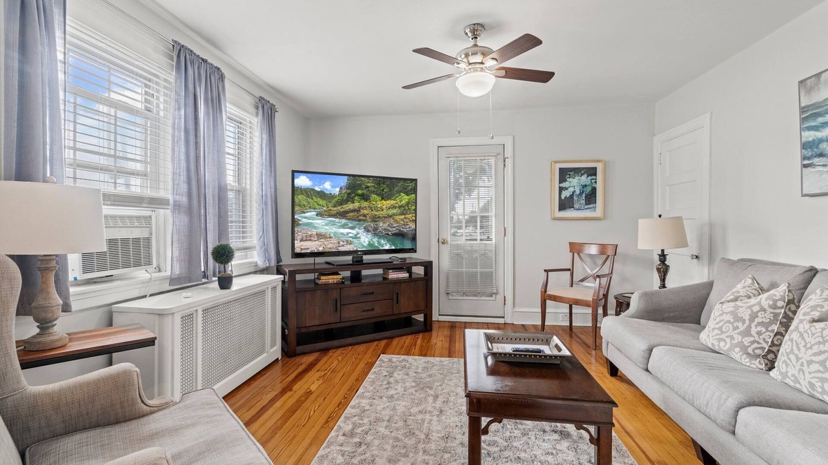 Bryn Mawr Apartment | ★ "Clean, Comfortable & Convenient