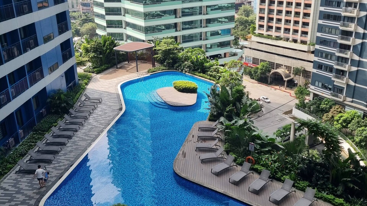 Urdaneta House | Clean, Comfy and Convenient condo in Makati
