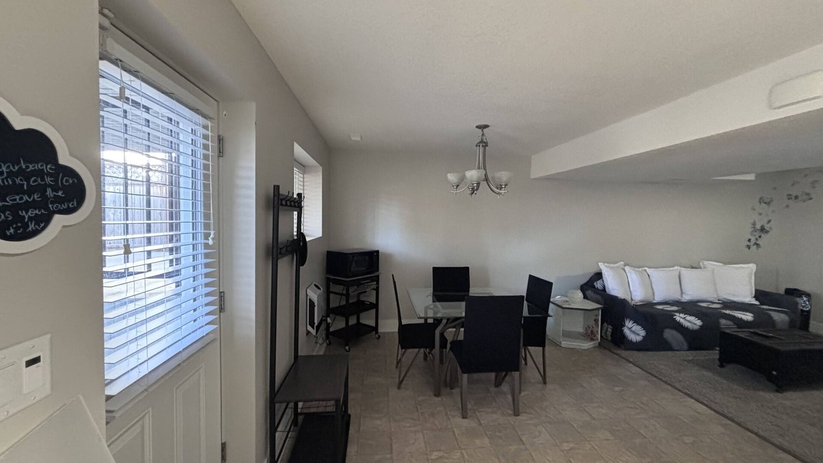 Prince George House | Clean, Comfy, Quiet(ish) — Your Home Away From Home 🦋