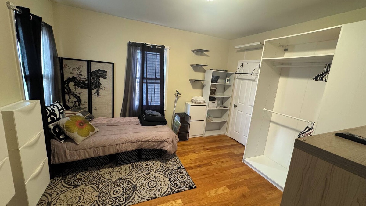 Linden Apartment | Clean comfy smoke friendly 2 bedroom stay