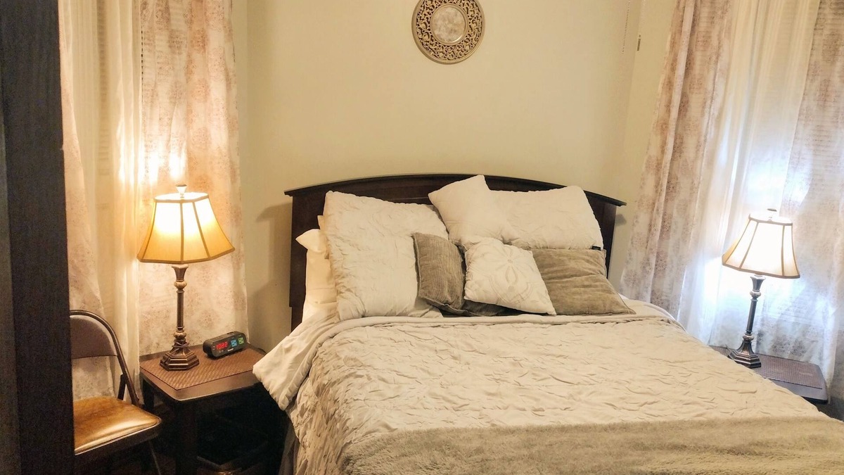 Greater Grand Crossing Condo | Clean Comfy Space for Traveling Professionals