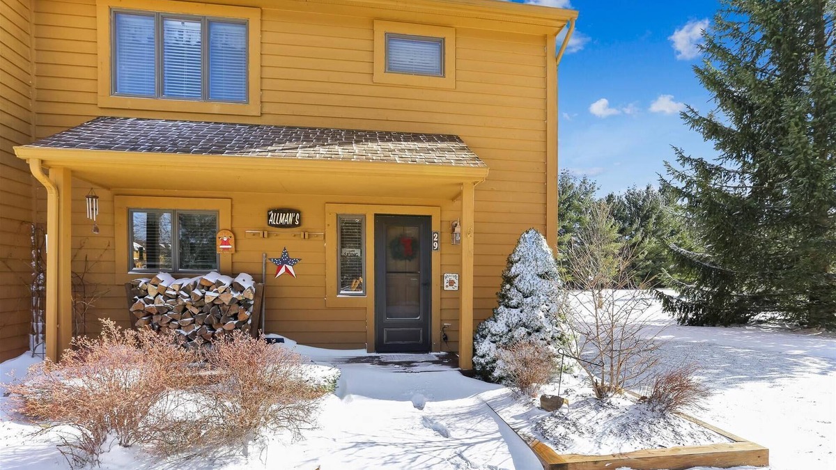 Davis House | Clean, convenient and comfortable and all in the same place!