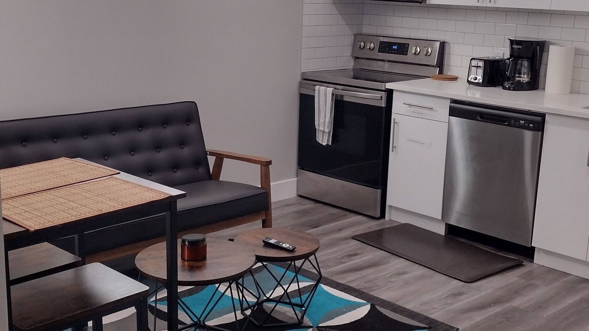 Northeast Edmonton House | Clean Cozy 1 Bedroom charming legal basement suite in a peaceful Environment