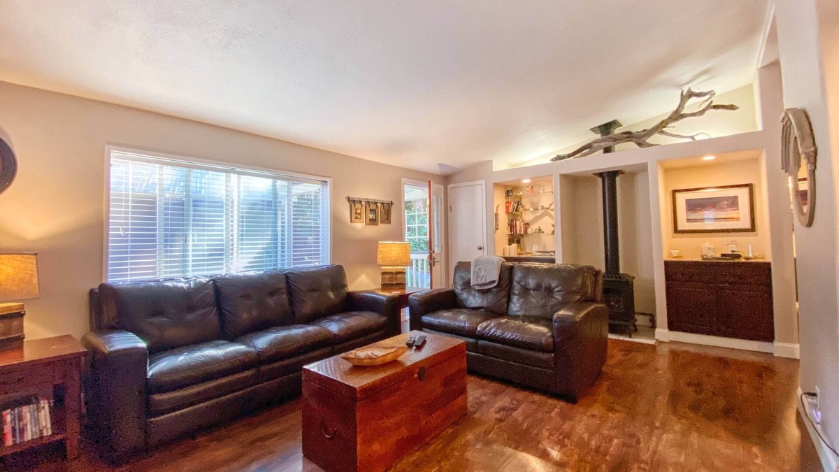 Eastsound House | Clean & Cozy 2br/2ba, Remodeled w/Hot Tub, Close To Beach & Town: See Reviews
