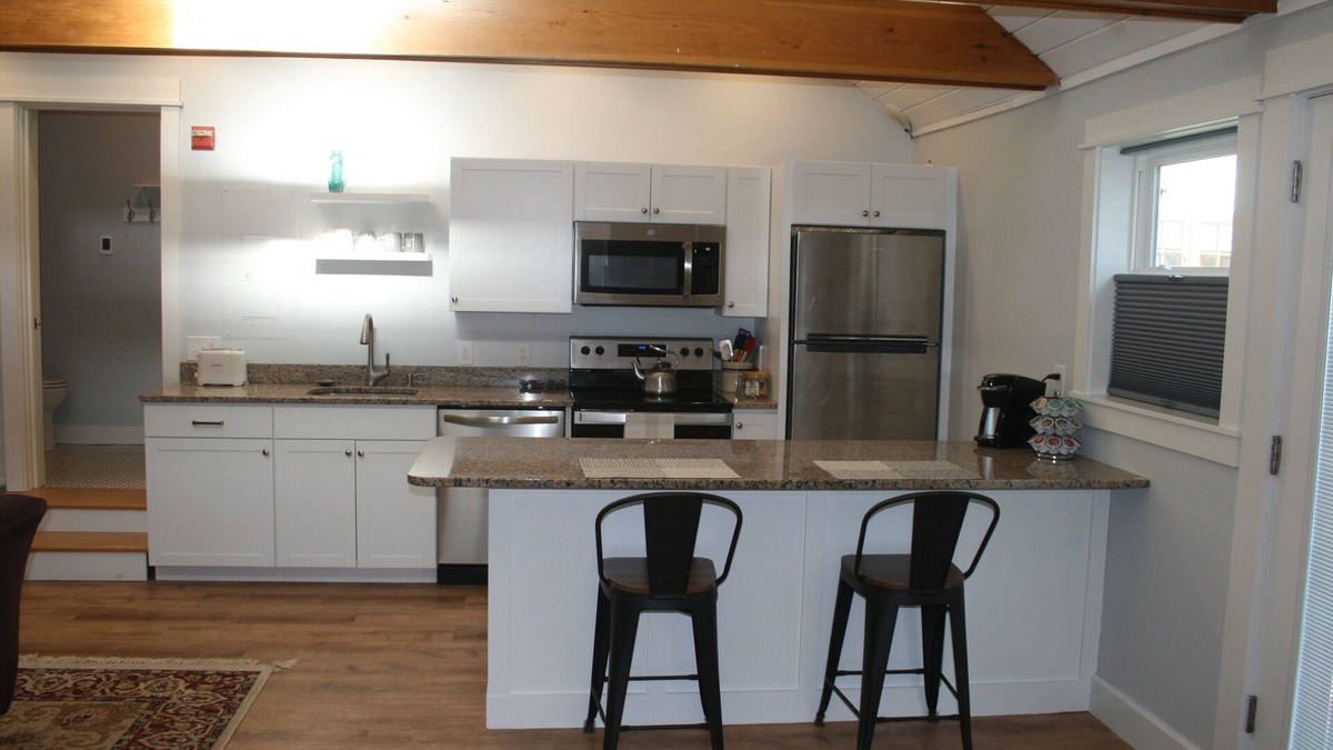 Freeport Apartment | Clean, cozy apartment, 5-minute walk to downtown Freeport.