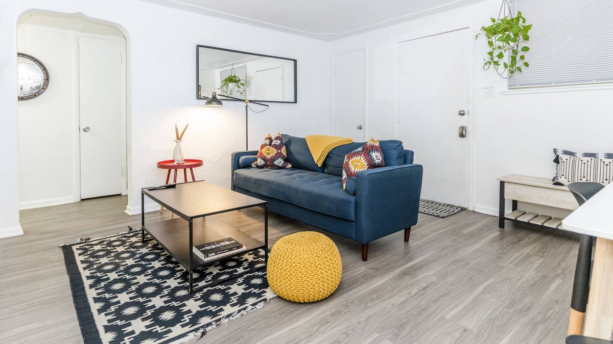 North Aurora Apartment | Clean & Cozy Apartment w/Private Patio
