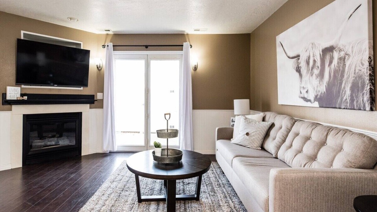 North Logan Condo | Clean & Cozy - close to everything!