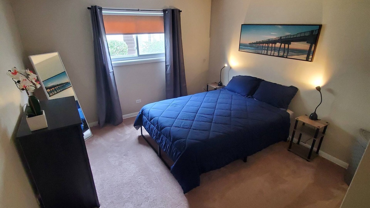 Oak Lawn Condo | Clean,Cozy,Convenient -1-bedroom Condo-Malls, Museums, Nature, Chicago, and More