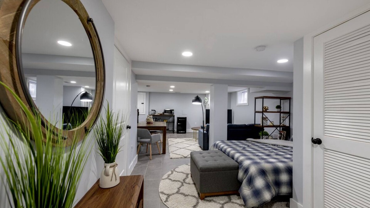 Capitol View Apartment | Clean&Cozy English Basement