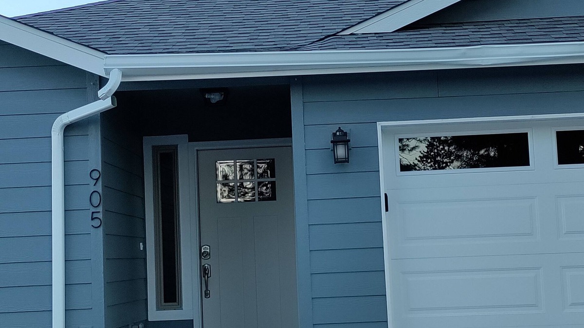 Country Homes House | Clean Cozy Family Home near Whitworth University, park,shopping and Mt Spokane