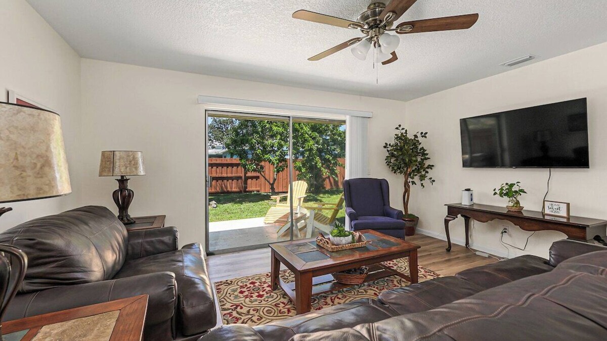 Rockledge House | Clean & Cozy, near USSSA, Viera and Beaches!