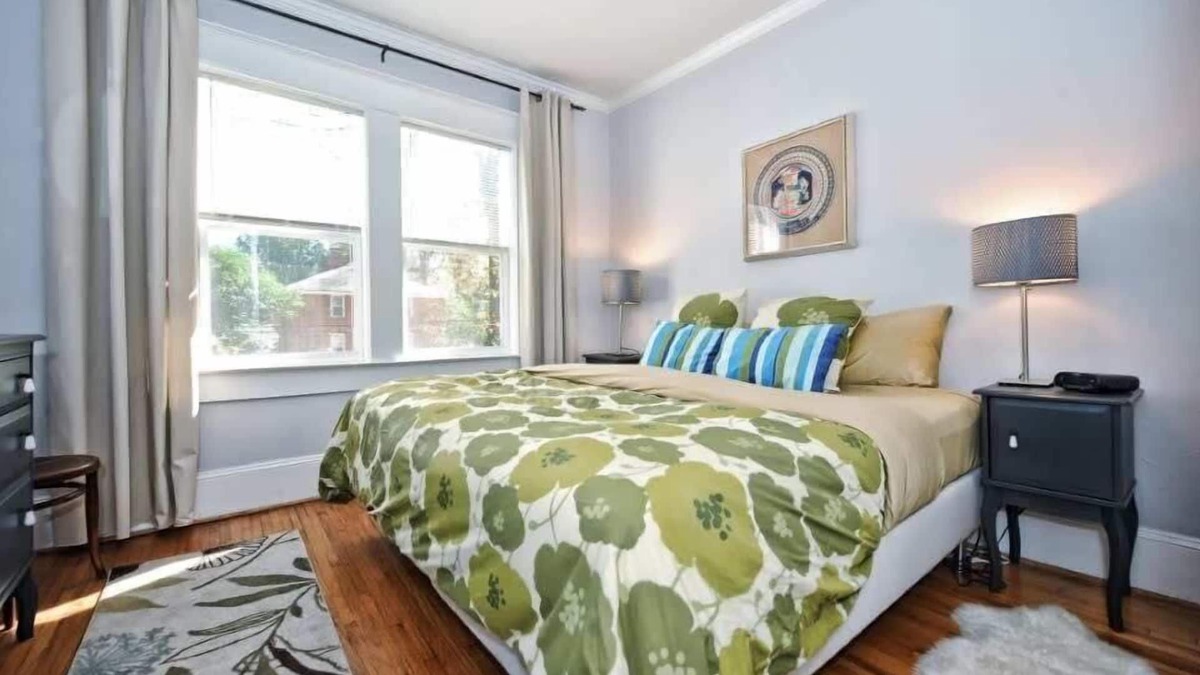 Dilworth Condo | Clean Dilworth 1BR King Condo | Balcony | Walkable