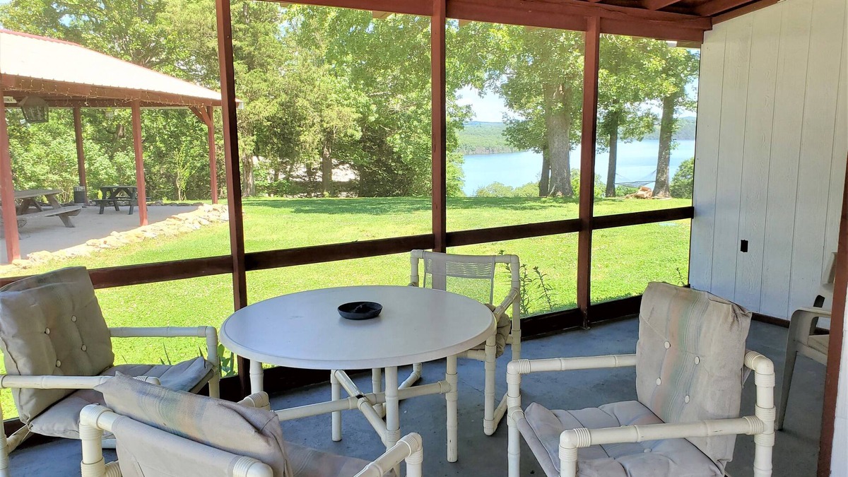 Gamaliel Cabin | Clean, family/pet friendly AR Ozark Mountain/Norfork Lake Front Cabin