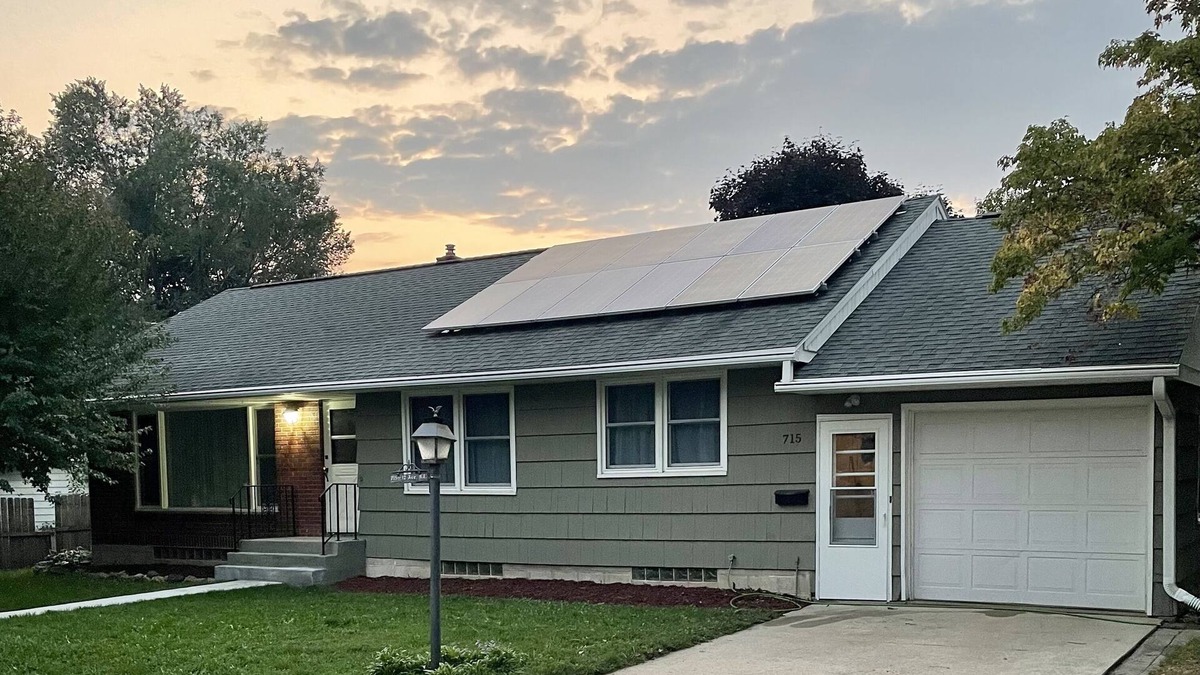 Rochester House | Clean, fun, comfy ranch home near parks, 2.5 mi to Mayo w Pingpong and Playroom