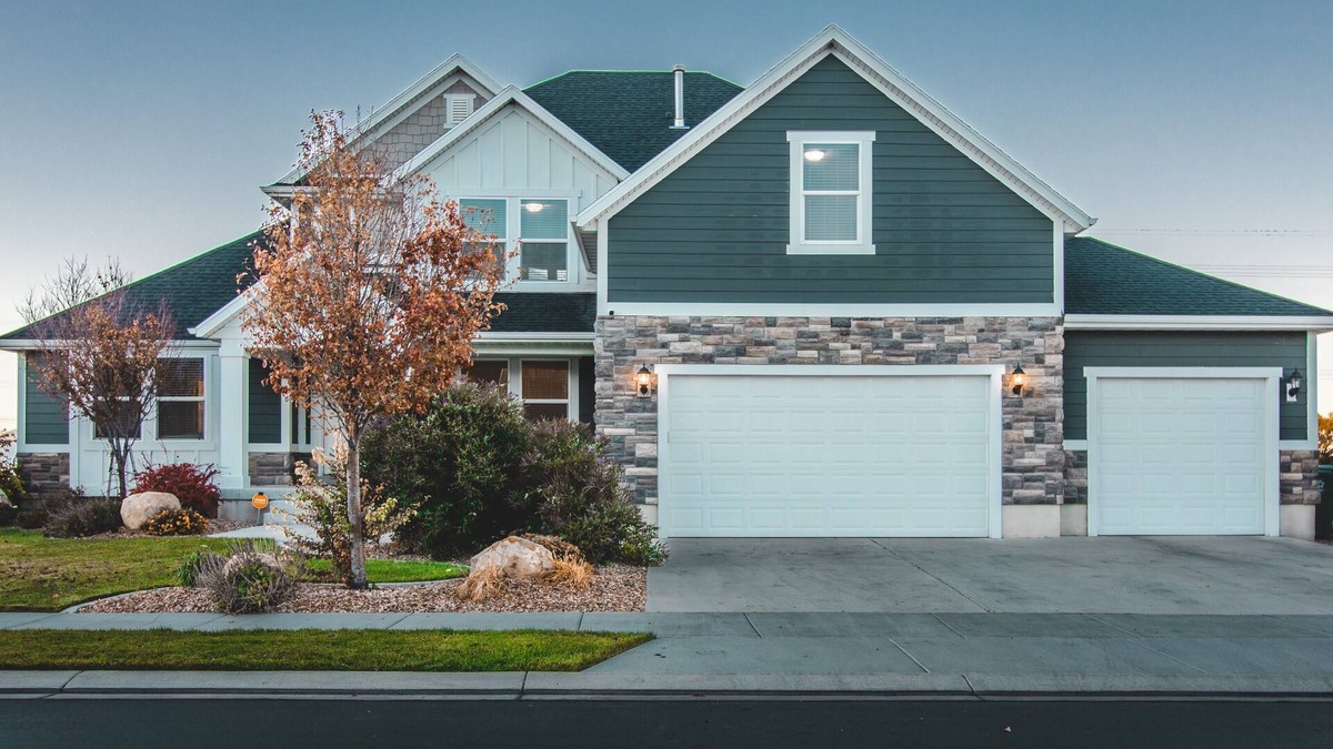 Sunset Heights House | Clean Golf Home w/Scenic Views - Up to 4500 sqft, 8 Spacious Rooms, 4.5 Bath!