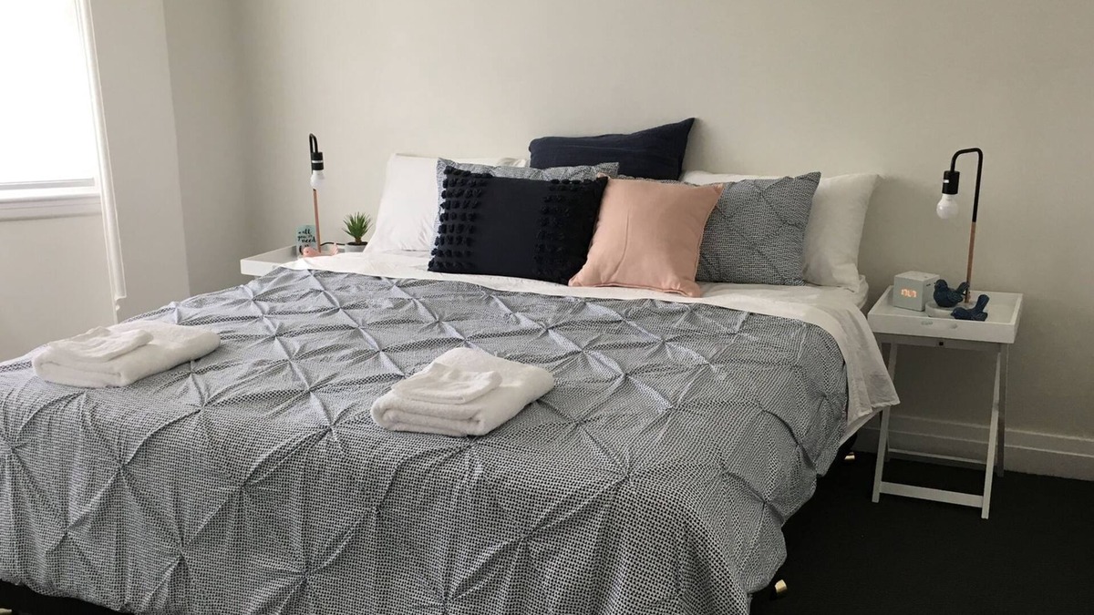 Goulburn House | Clean home suitable for 2 families. Quite street with large yard.