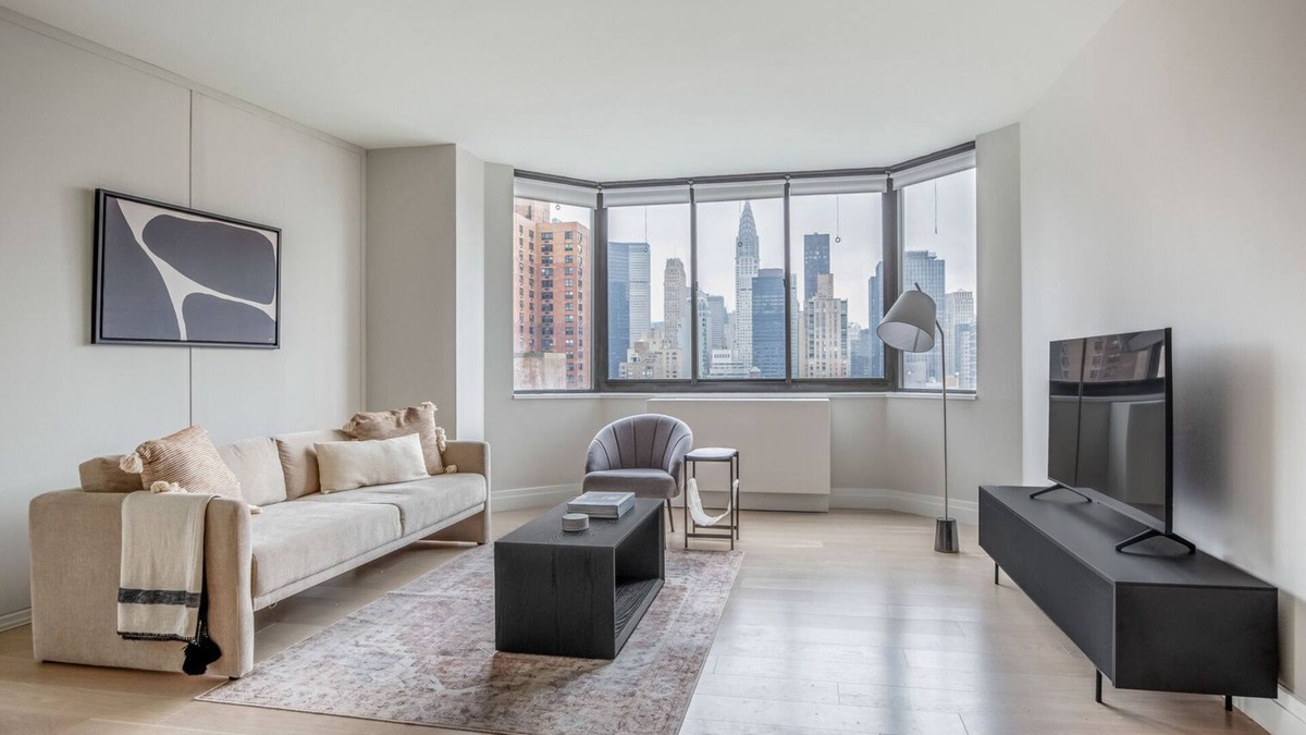 Tudor City Apartment | Clean Kips Bay 2BR w/Gym & Doorman, nr Comedy & Theater, by Blueground
