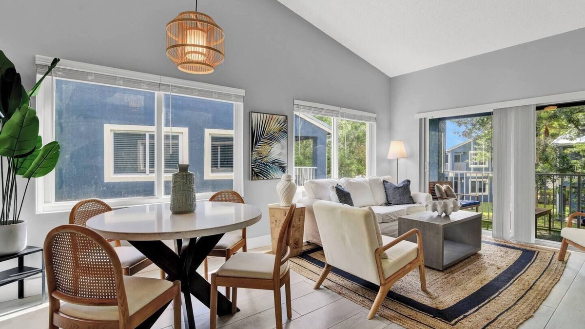 Mission Bay Apartment | Clean, modern and bright 2 bedroom, 2 bath in West Boca