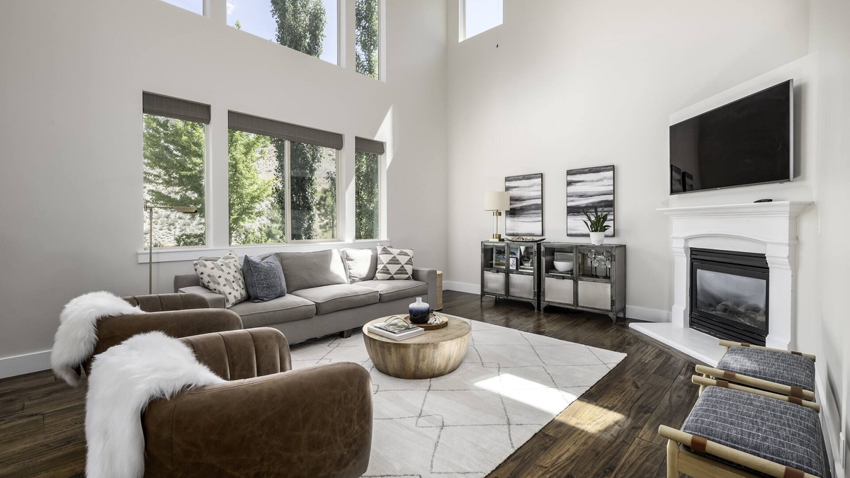 Cedar Hills House | Clean, modern, golf course home w/incredible mtn views, close to hike/golf/ski.