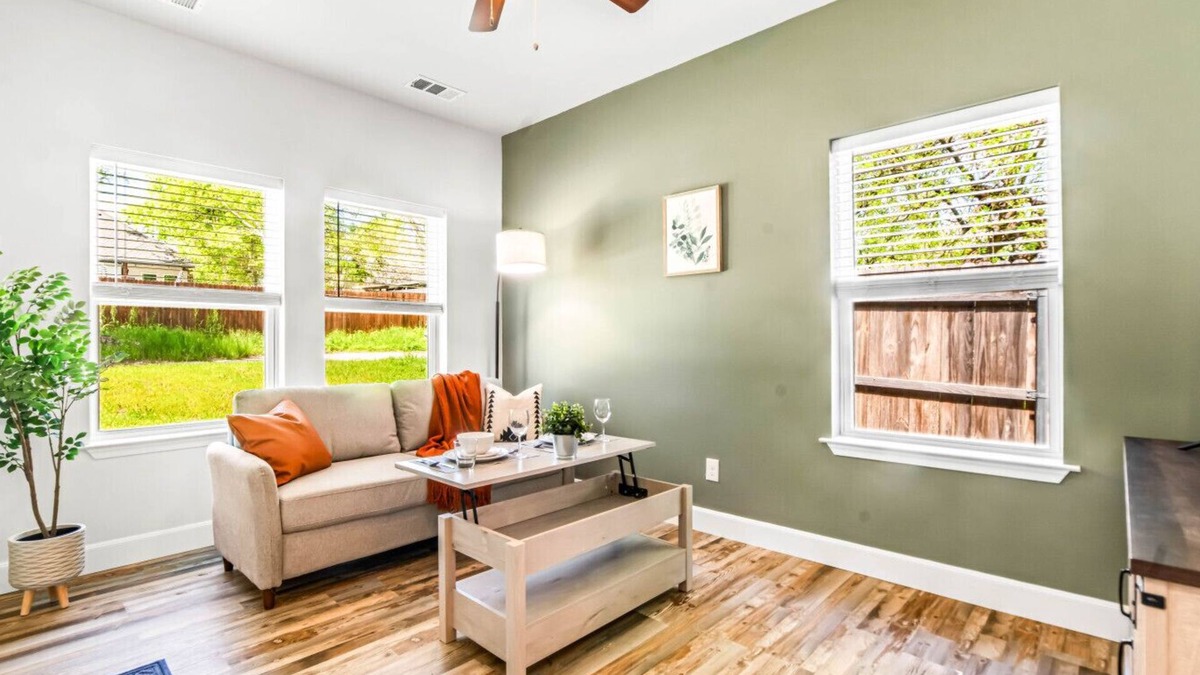 Rockwall Apartment | Clean, Modern, Walk to Downtown | SAI