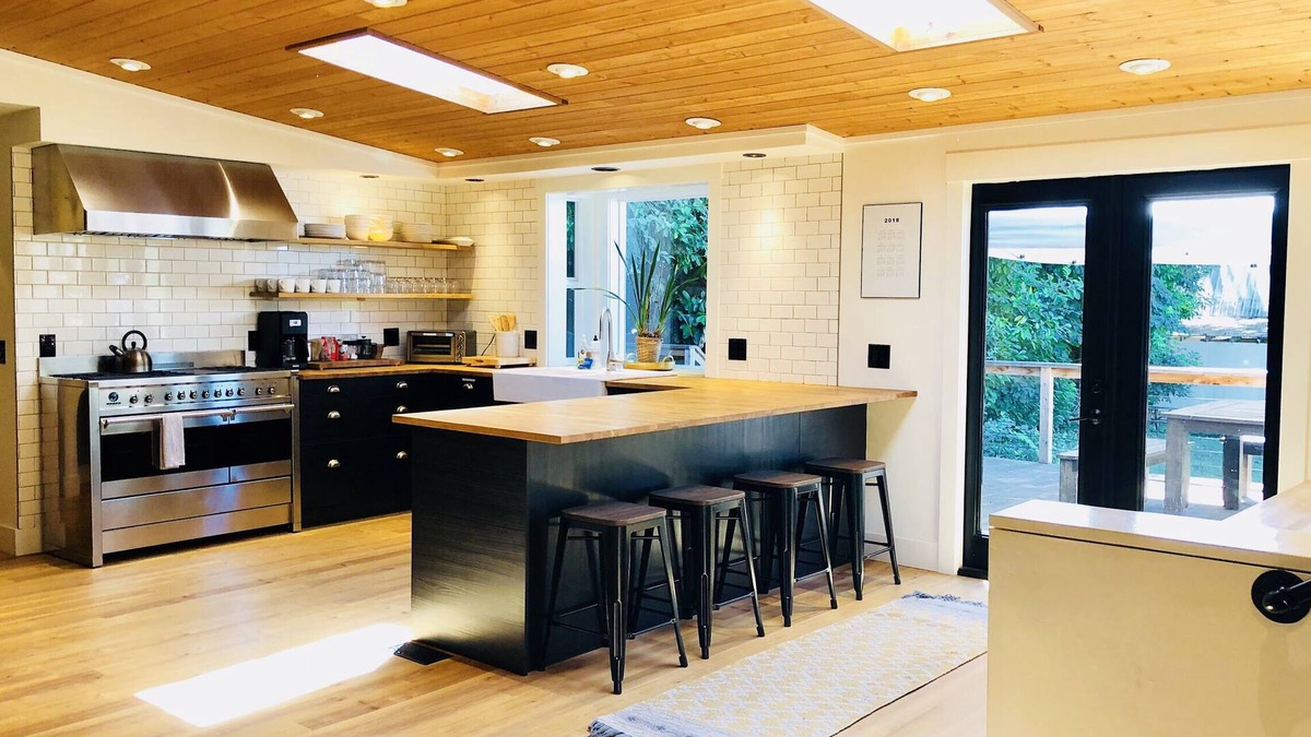 West Linn House | Clean, Natural, Private but Close-in Dreamy Spot