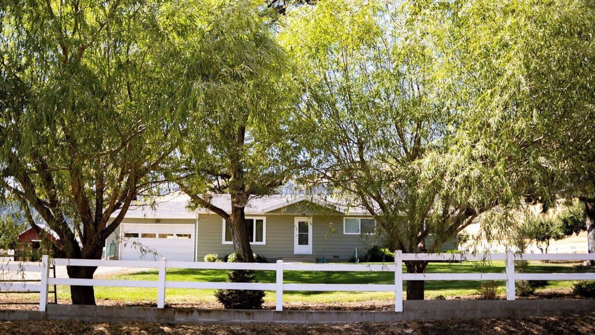 La Grande House | Clean. Private. Beautiful.nIncredibly Clean FarmYard Only Minutes from La Grande