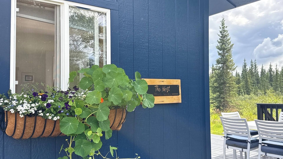 Healy Cabin | Clean & quiet cabin with stunning mountain views