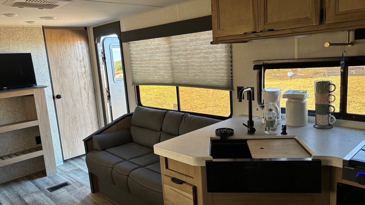 Pawnee County House | Clean, Relaxing Camper In The Pawnee Countryside.