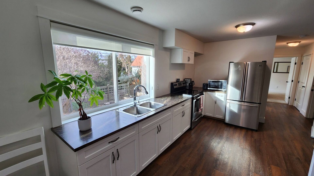 Vernon House | Clean, Serene, Private!