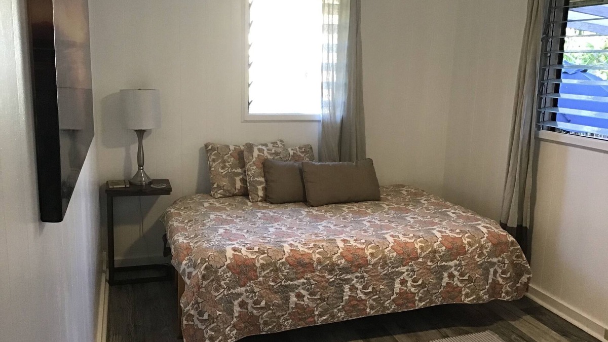 Haleiwa Bed & Breakfast | Clean single room across the street from the beach. 5 min walk to Historic town