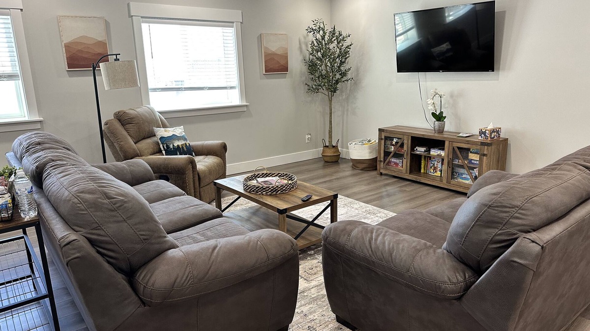 North Ogden Apartment | Clean & Spacious 2-bedroom BASEMENT APT. AC, WiFi, full kitchen in North Ogden