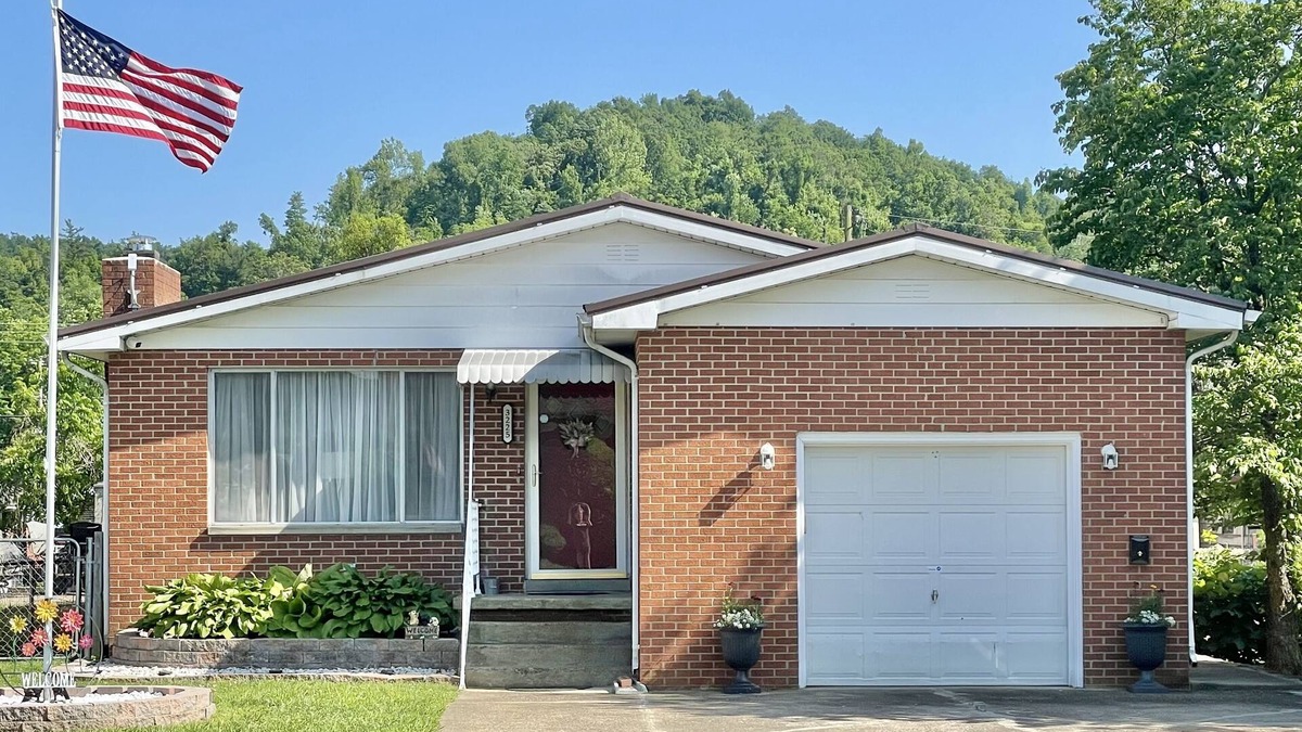 Huntington House | Clean, spacious 3 bdrm, 1.5 bath home in a safe location