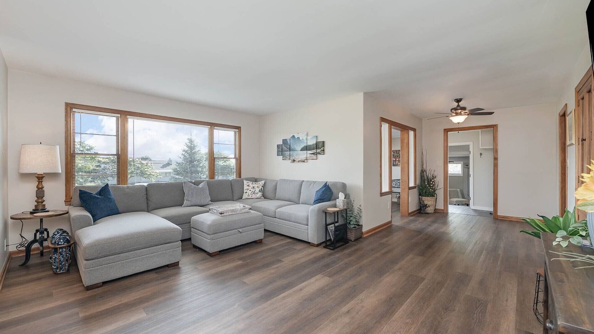 Oxford House | Clean & Spacious Cottage – Close to Campus!