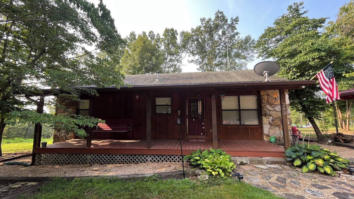 Theodosia Cabin | Clean, Spacious, Cozy Cabin, Less than 1/2 to Marina, Sleeps 8, Cell Service